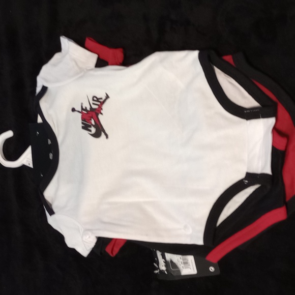 3 pack Jordan body suit - Picture 3 of 6